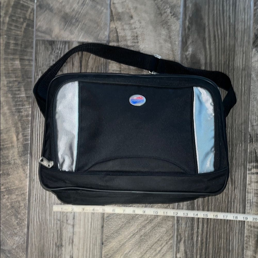 NWOT vintage Black American Tourister Shoulder unisex Bag